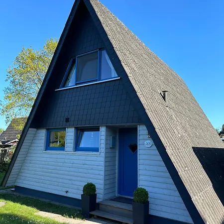 Holiday home Luett Hus - Zeltdachhaus In Strandnaehe *